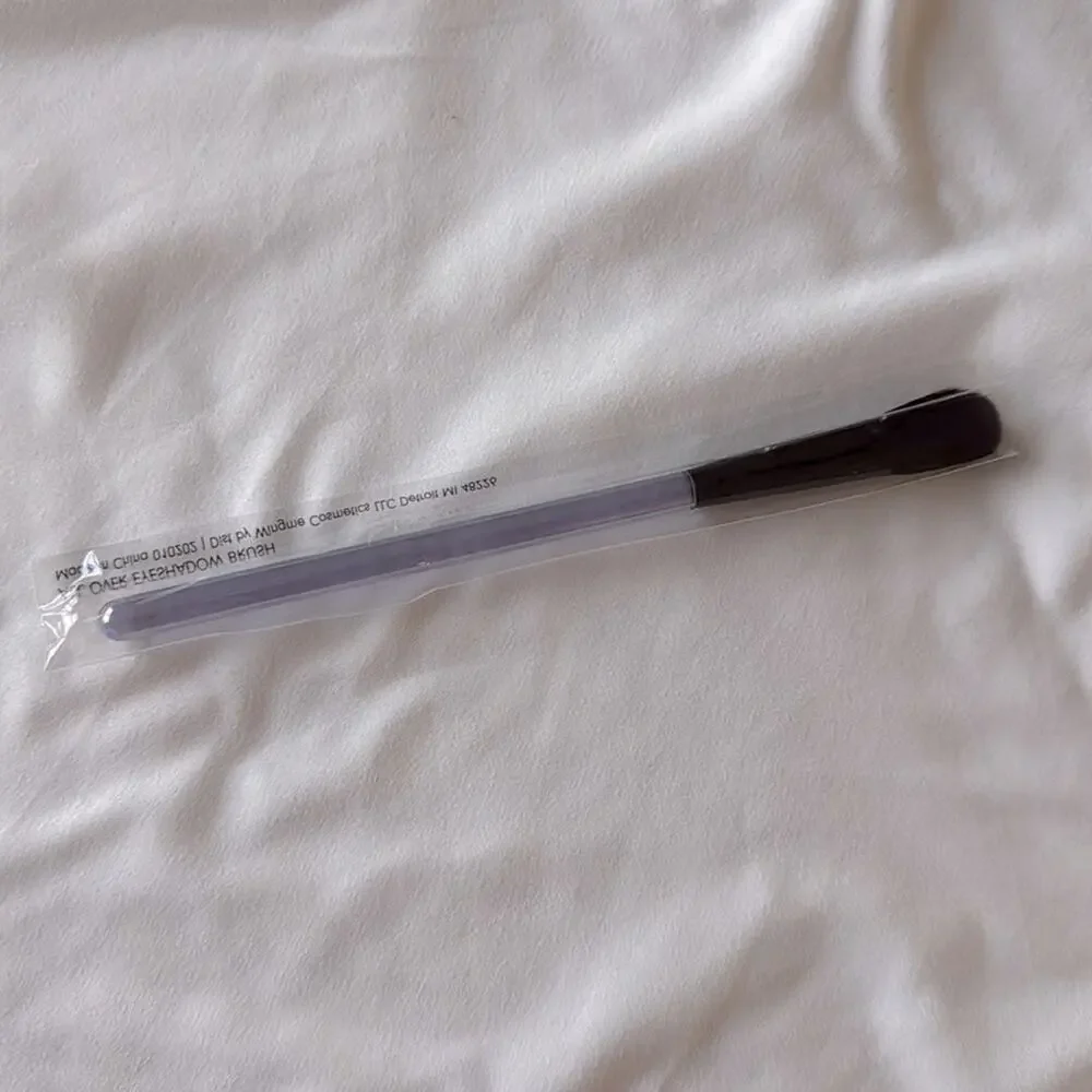 Wingme all over eyeshadow brush